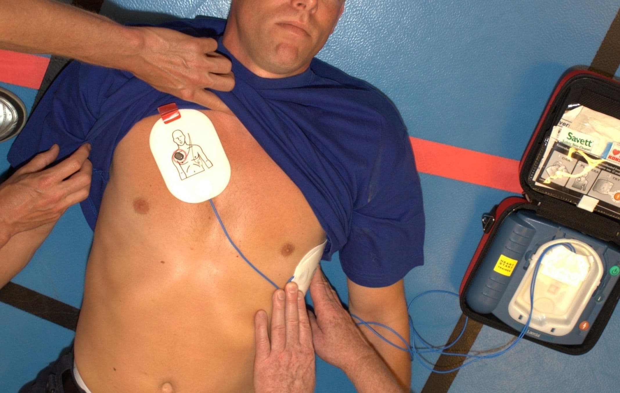 att använda en hjärtstartare